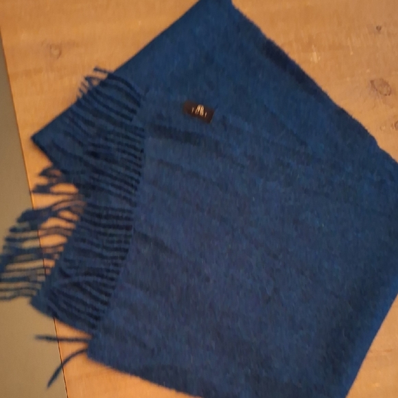 Tumi Teal 100% Baby Alpaca Scarf with Fringe Detail - Picture 2 of 4